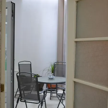 Living Downtown Apartment *